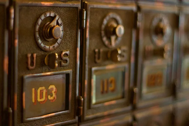 mail box, us, 103, bronze, antique, old, mailing, post office, delivery, brown office, brown email, brown box. Guide: Del kontaktoplysninger med passende tilladelser