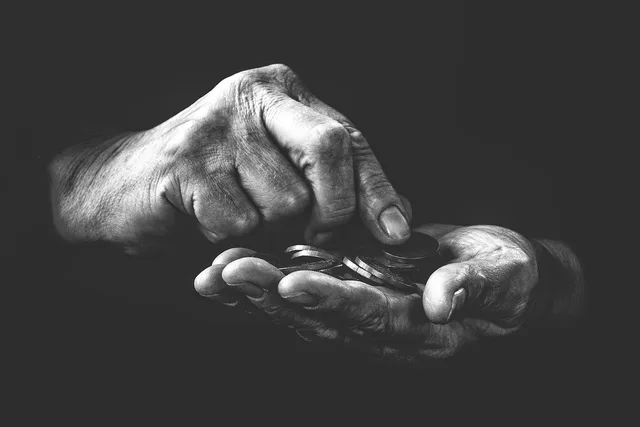 poverty, black and white, emotion, sadness, life, money, pension, age, hands, poverty, money, money, money, money, money. Fjern incitamenter uden økonomisk værdi