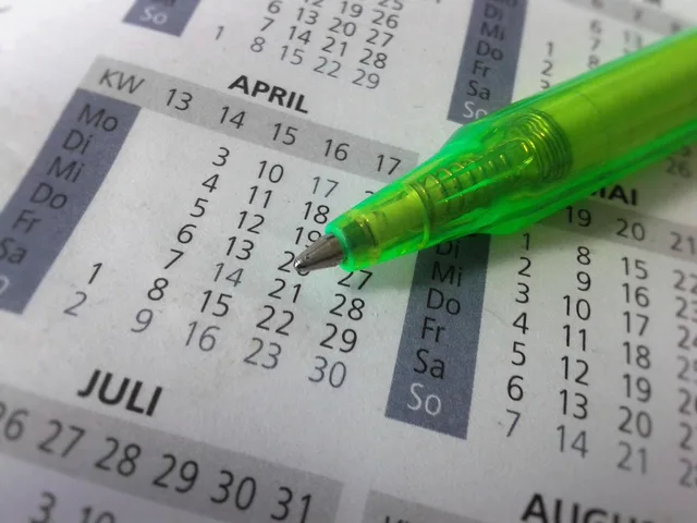meeting, ballpoint pen, expression, pen, date, calendar, write, period, office, planning, plan, note, writing tool, month, present, notes, calendar, calendar, calendar, calendar, calendar, period, period, period. Planlæg sæsonindhold i god tid