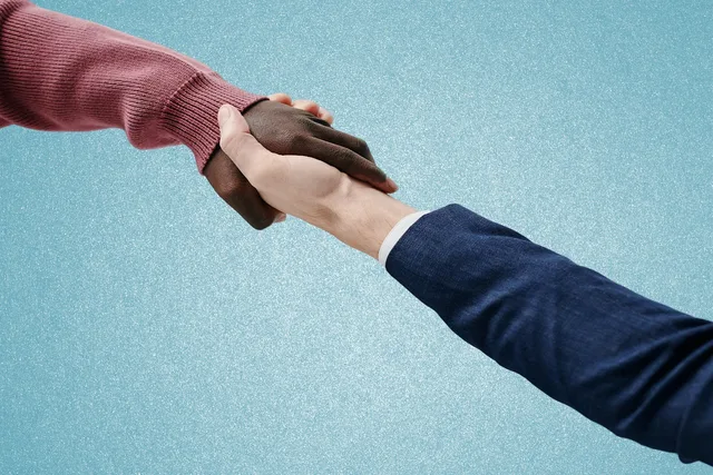 hands, diversity, teamwork, giving hand, reach out, collaboration, partnership, team, together, friends, agreement, diversity, reach out, reach out, reach out, reach out, reach out. Skeln mellem affiliateprogrammer og strategiske partnerskaber